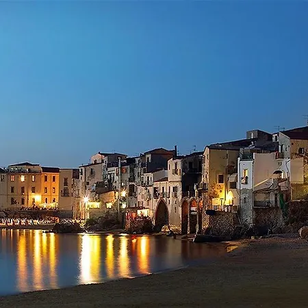Villa Villa- Mariposa Lascari