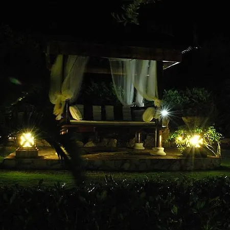 Villa Villa- Mariposa Lascari